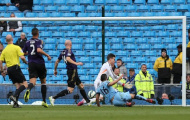 Thắng dễ West Ham, Man City áp sát Man United, Arsenal