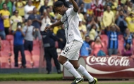 Video: Vừa vào sân, Ronaldinho lập cú đúp