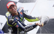 Marquez quệt đuôi Rossi, mất chiến thắng tại MotoGP Argentina