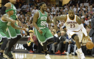 Bùng nổ cuối trận, James giúp Cavaliers vượt ải Celtics