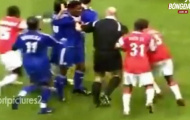 Video: Những hình ảnh xấu xí trong các cuộc đối đầu giữa Arsenal - Chelsea