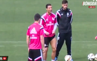 Video: Ronaldo phấn khích vì xâu kim Coentrao trên sân tập