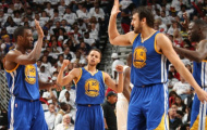 Curry giúp Warriors trở thành đội đầu tiên vào vòng 2 Playoff