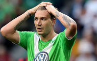 Ảnh chế: Bayern ăn may đĩa bạc vì được 'Thánh' Bendtner buông tha