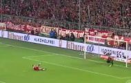 Video: Hai pha trượt chân liên tiếp khi đá penalty của Bayern