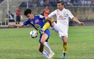 Giẫm lên mặt cầu thủ HAGL, hậu vệ Hà Nội T&T bị phạt nặng