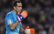 Thủ môn Claudio Bravo đánh bại Victor Valdes