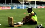 Video: Kỹ thuật đá trúng xà ngang cực đỉnh của Ronaldinho