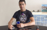 Ronaldo thoải mái chơi bài trước đại chiến Juve