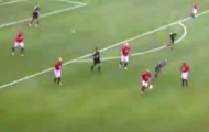 Video: Paul Scholes biến Zidane thành gã hề