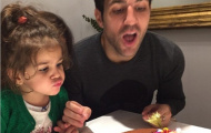 Lên đỉnh cùng Chelsea, Fabregas không quên gia đình