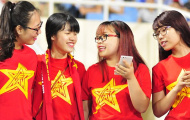 Fan nữ xinh đẹp khoe sắc trên khán đài Mỹ Đình