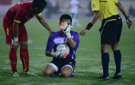 Video: Hài hước pha dâng lên giữa sân của thủ môn U23 Việt Nam