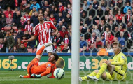 Stoke – Tottenham: Giấc mơ xa dần