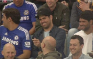 Bị fan 'bủa vây', Diego Costa 'chạy dài'