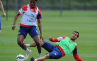 Arsenal căng thẳng tập luyện trước trận Swansea