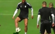 Video: Cristiano Ronaldo khoe đùi rực rỡ trong buổi tập