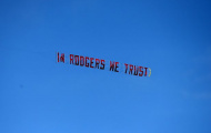 Fan Liverpool thuê máy bay kêu gọi Brendan Rodgers ở lại