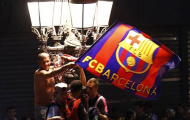 Fan ăn mừng rầm rộ, các cầu thủ Barca im ắng lạ thường
