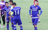 Thầy trò Miura đội mưa tập luyện ở Bangkok