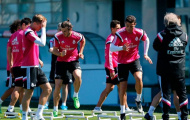 'Điệu đà' với kiểu đầu mới, Gareth Bale liên tục vuốt tóc