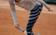 Sharapova mặc quần sexy đến sân tập