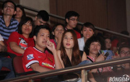 Diễm My 9X tươi như hoa xem M.U gặp Hull City sân QK7