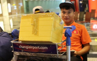 U23 Việt Nam mang thành công thùng dưa muối sang Singapore