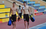 Tuyển thủ U23 khoe body chuẩn tại bể bơi