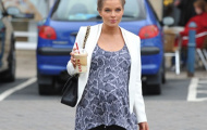 Helen Flanagan - Bầu bì vẫn quyến rũ