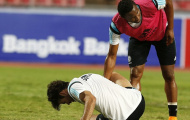 Obi Mikel đá Costa thô bạo, Mou méo mặt