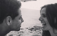 Gạt sầu; Chicharito tìm vui bên tình mới