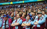 CĐV Aston Villa tán gia, bại sản vì Arsenal