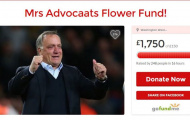 CĐV Sunderland góp tiền mua hoa tặng vợ HLV Advocaat