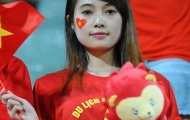 Fan nữ dễ thương cháy hết mình vì U23 Việt Nam