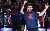 Sao Barca châm chọc Ronaldo sau khi giành cú ăn ba