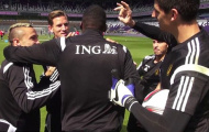 Hazard, Courtois xúm nhau 'hành hạ' Benteke