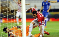 Buffon khuyên Mandzukic: 'Anh phải đến Juventus'