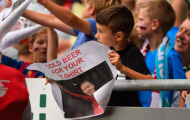 CĐV nhí ngỏ ý khao bia cho Wayne Rooney