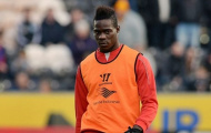 Balotelli lương cao, Liverpool bán không được, giữ không xong