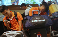 U23 Việt Nam lặng lẽ rời Singapore dưới cơn mưa