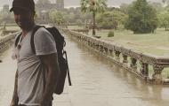 Becks cười tươi bên trẻ em Campuchia
