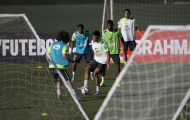 Sau thất bại, Brazil lao vào tập luyện nhưng vắng Neymar