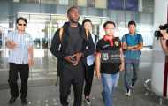 Cựu danh thủ Andy Cole đã đặt chân tới Việt Nam chuẩn bị đối đầu CLB V-League