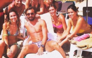 Pirlo, trời sinh ra đã là... hám gái!