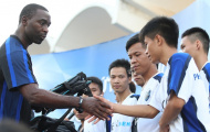 Andy Cole chọn 20 cầu thủ phủi đối đầu Than Quảng Ninh
