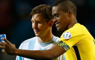 Tiền đạo Jamaica bị chỉ trích vì xin chụp ảnh cùng Messi