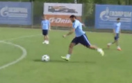 Video: Hulk lại sút vỡ bóng trong lúc tập luyện