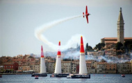 Chùm ảnh: Những pha 'tung cánh' siêu ấn tượng tại Red Bull Air Race