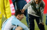 Xúc động với hình ảnh fan nhí an ủi Messi